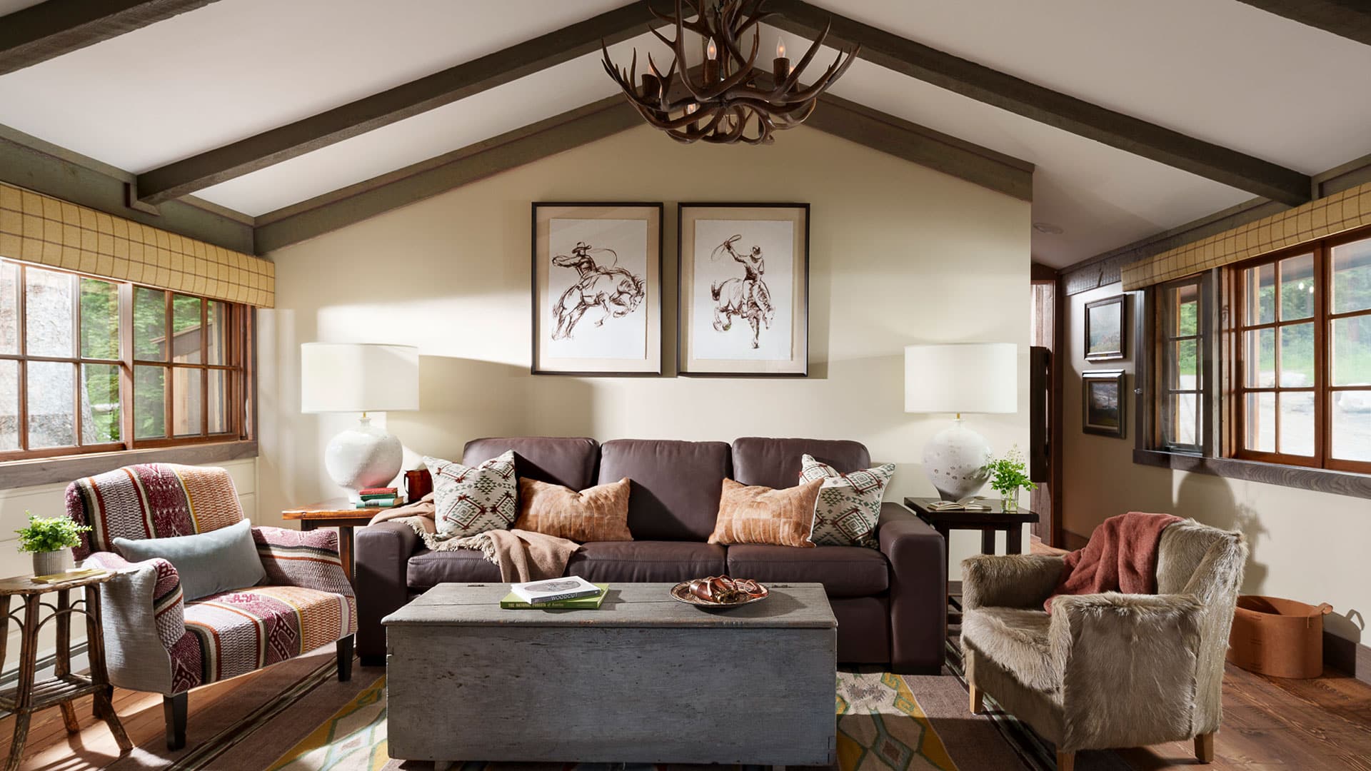 Luxury-Cabin-with-Living-Room